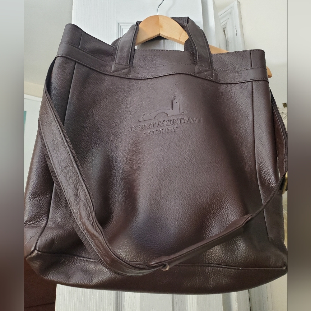 Brown leather chill & go wine tote